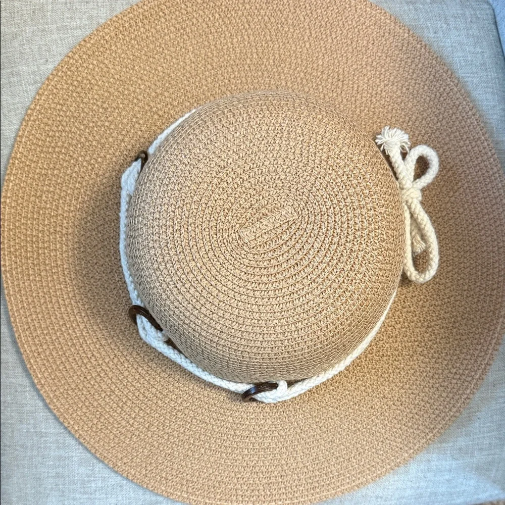 Cupshe Tropical Sail Straw Hat with a white rope band and round details - Picture 4 of 7
